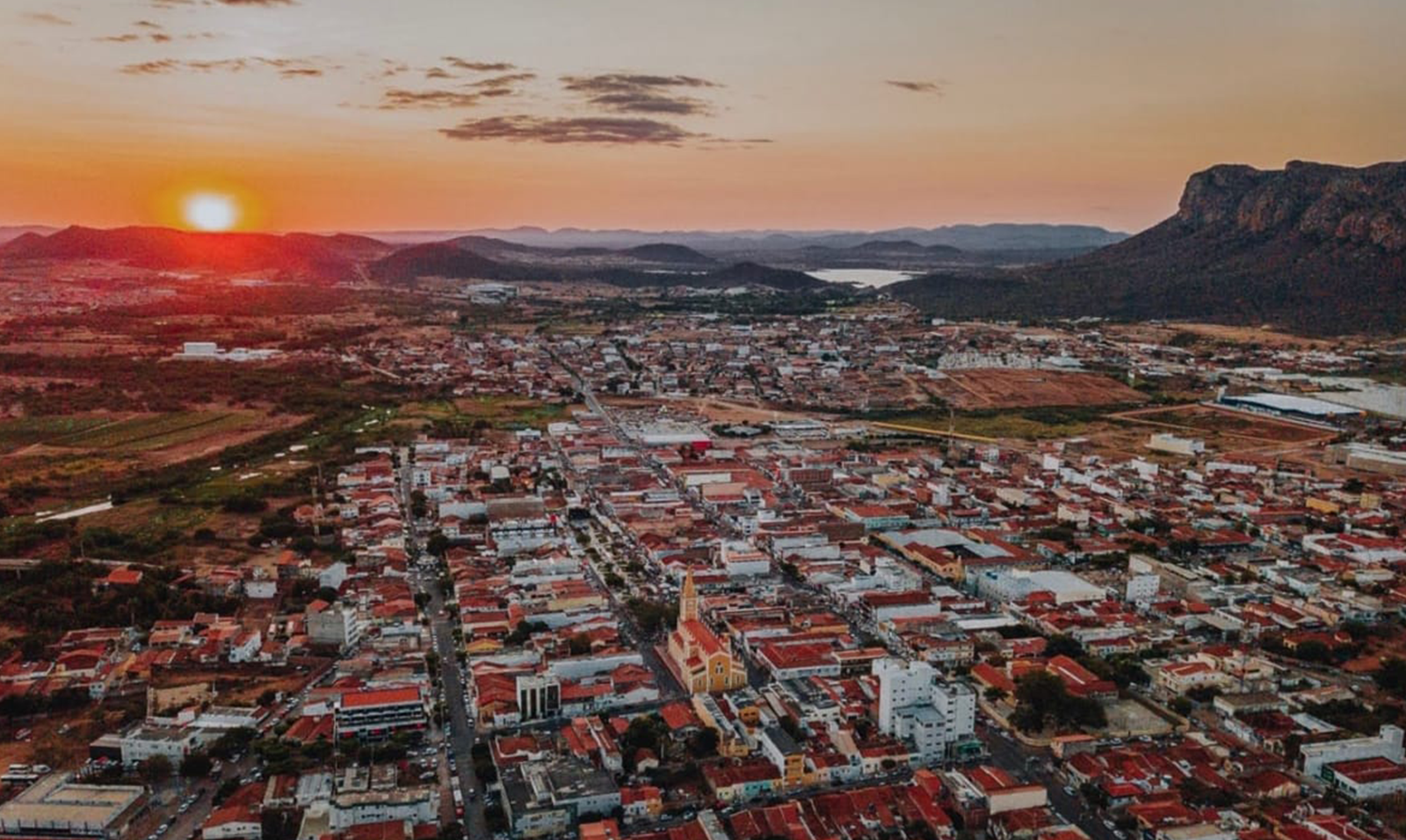 Serra Talhada cresce mais que o estado