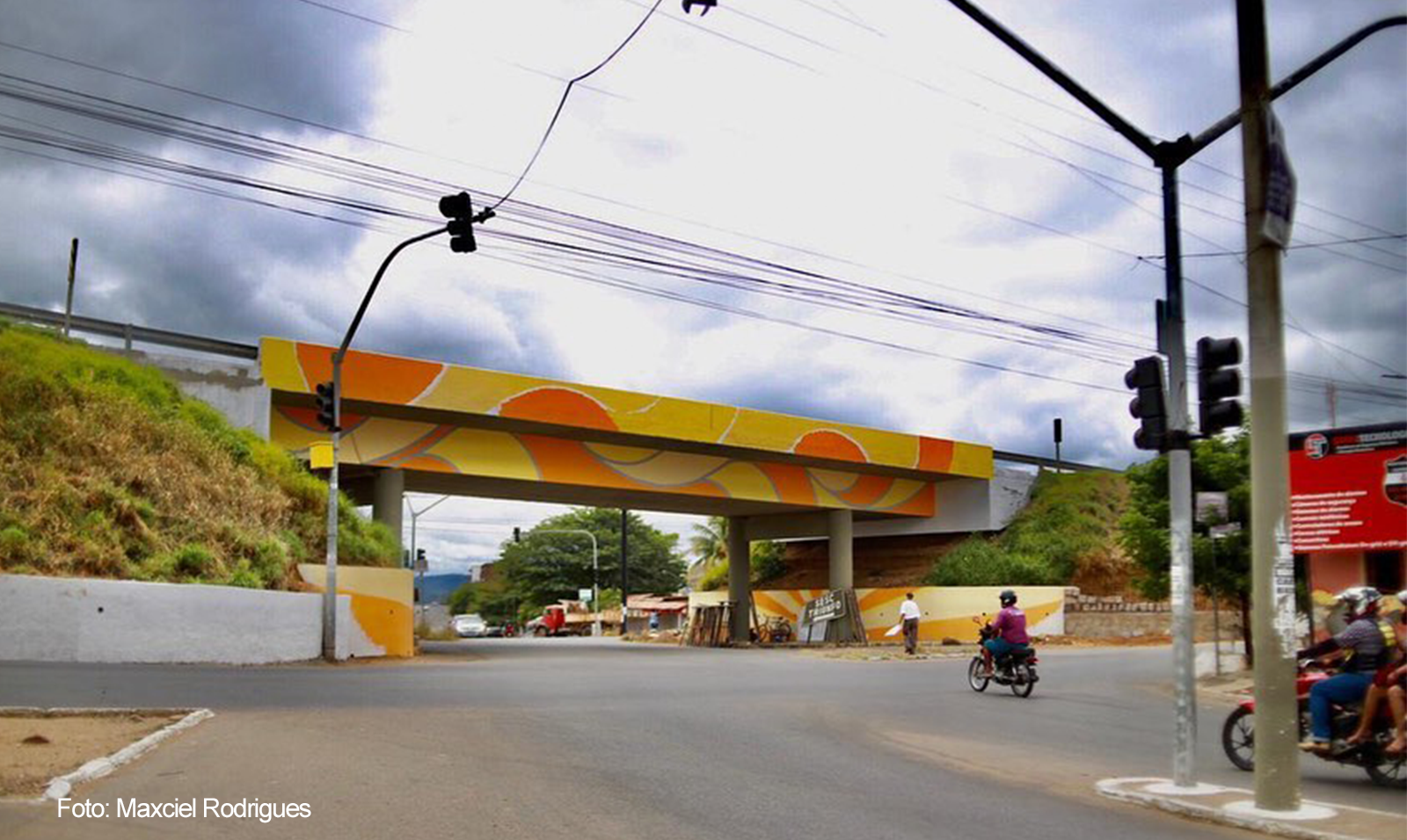 Prefeitura revitaliza o viaduto na entrada de Serra Talhada