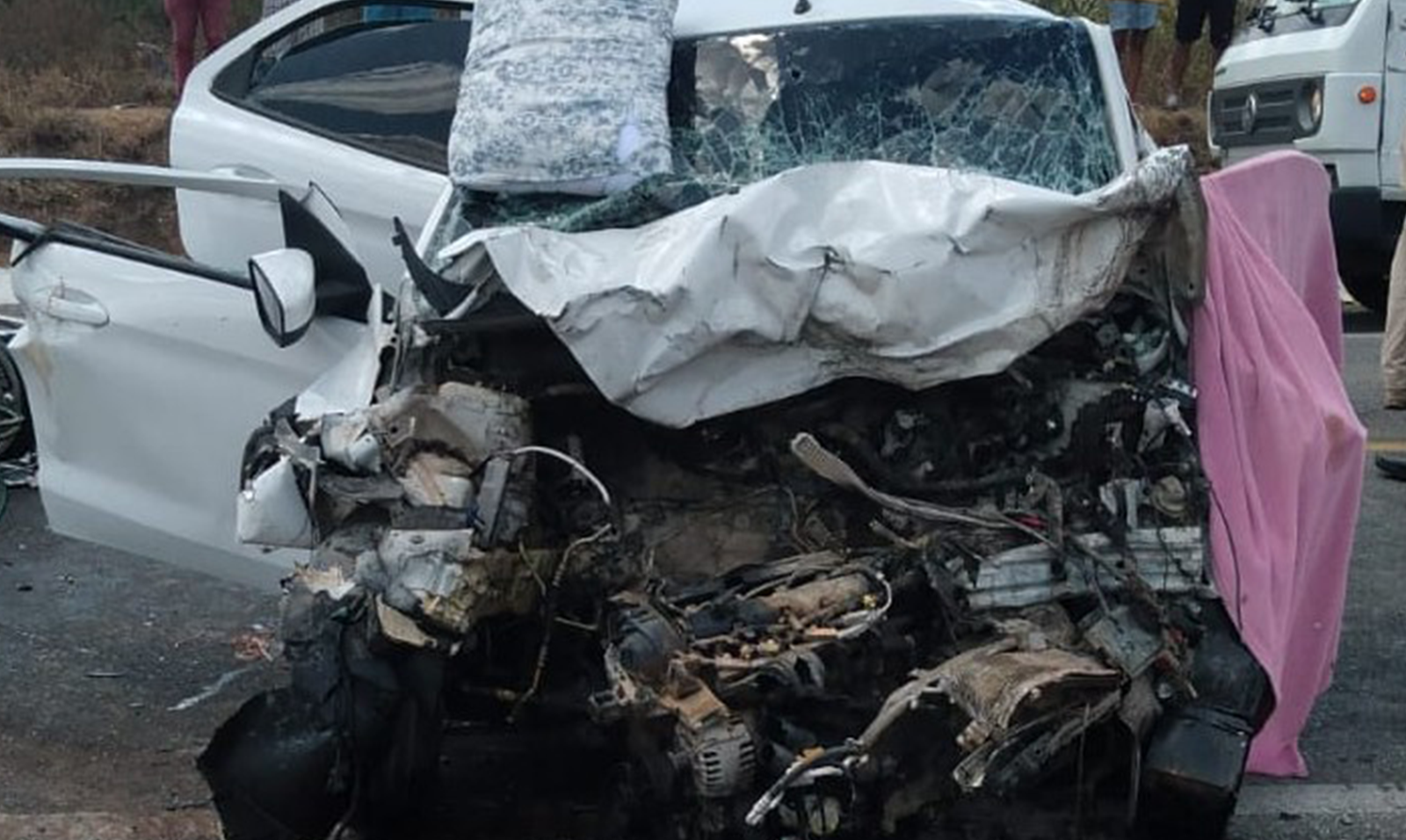 Colisão entre dois carros deixa três mortos e cinco feridos no Agreste de PE