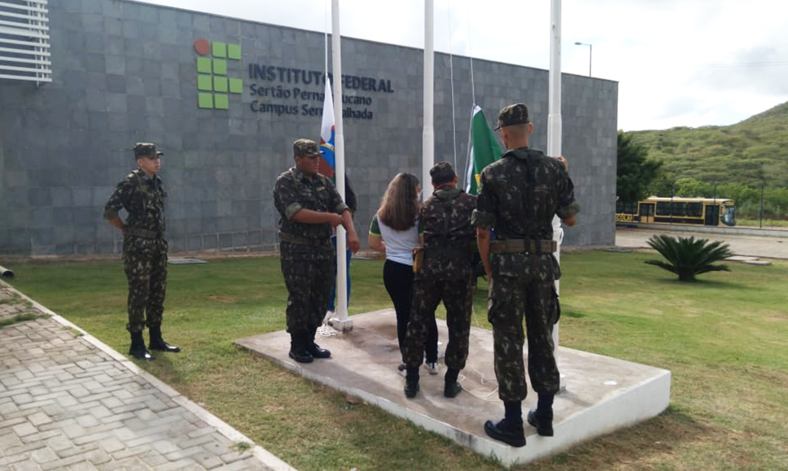 TG 07/018 prestigia hasteamento da bandeira no IF-Sertão em Serra Talhada