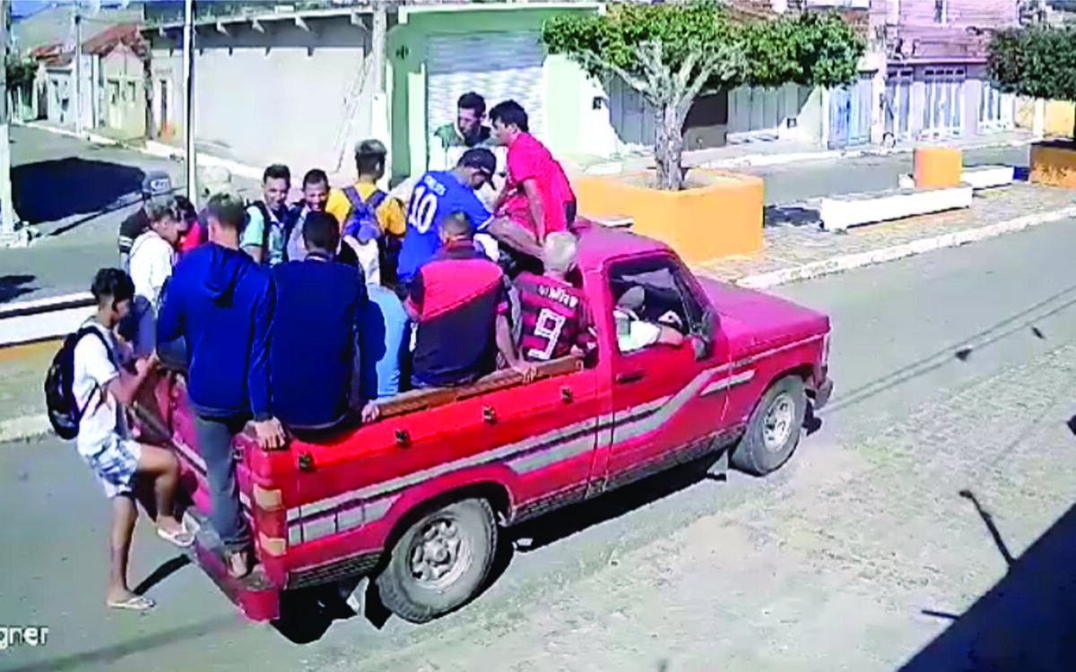 Sobe para 4 o número de mortos em acidente com time de futebol na Paraíba