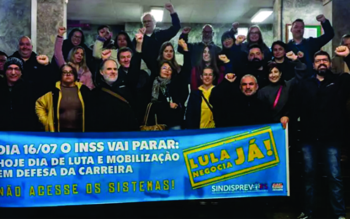 Servidores do INSS entram em greve por tempo indeterminado